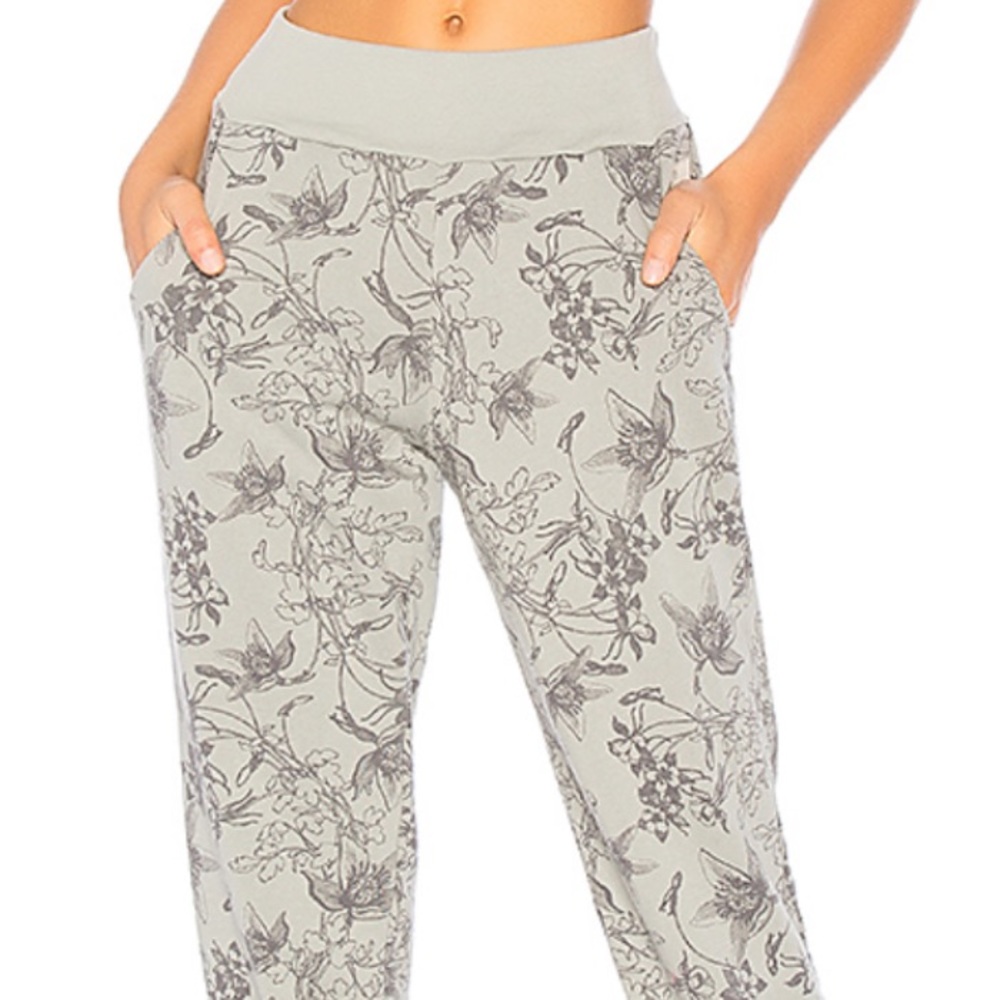 Maaji floral jogger pant in swift pebble